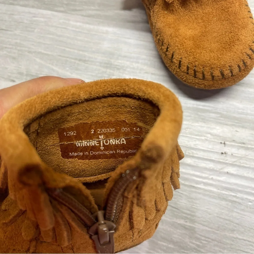 Minnetonka Double Fringe Side-Zip Tan Suede Moccasin Baby Boots size 2